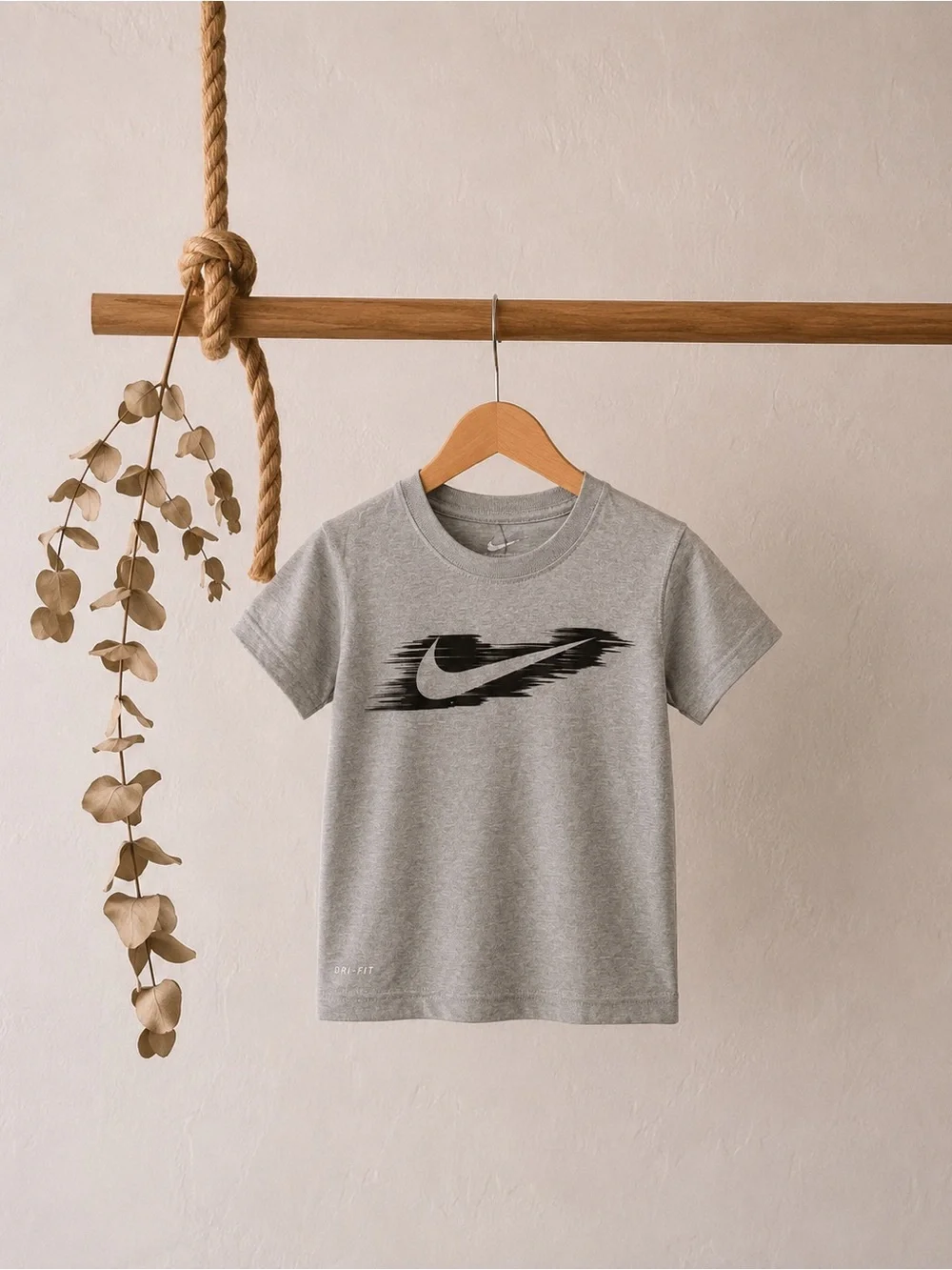 ▪️NIKE Kids'/Boys’ Gray Swoosh Logo Graphic Tee - Size 3T
